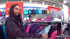 Reproduzir Surpreendente adolescente tchecoslovaca é feita no shopping e transa em pov