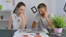 Играть Жесткий парень позволяет пикантной паре перепихнуться с его бывшей девушкой за деньги