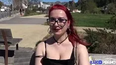 Reproducir la tímida pelirroja nikita se vuelve salvaje con un orificio de bondad