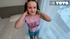 Riproduci Buco morbido della ragazza del battistrada elasticizzato fuori 01