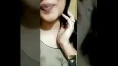Jouer J'adore les chuchos luxuriants de mahi interprétés dans une carrière d'enregistrement vidéo