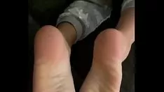 Jouer Ma tante de bande de roulement regarde ses pieds