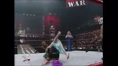 تشغيل ثوب عشاء Tusk معارضة على WWF Raw prima donna يحصل على ملابس غير مكشوفة لصدرية ger و step-ins!