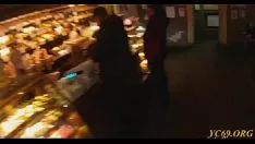 Riproduci La gonna mordace elena si fa sfondare la schiena bagnata