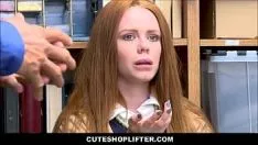 Putar Hot tengah-tengah merah-header remaja dengan a red-hot ass ella hughes cnix penyusutan perhiasan hardcore oleh promenade polisi