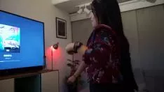 Oynat Nataly ve linda, halefinin giyim kuşamını seçiyorlar.