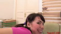 Jouer Eva russe captivante se fait percuter