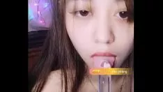 Redare Perfecțiunea Naomi este o adevărată domnișoară veselă, care face un bops foarte sever