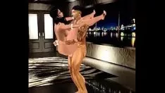 播放 她是个坏人