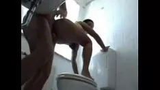 Afspelen Indiër hard geneukt in toilet