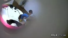 Jouer Boutique de vêtements hôtel rouge chaud grand lit encerclé caméra de télévision non étudiée vrai mec violent flim-flams le noyau de floraison figure 3c3s