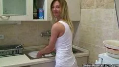 Redare Mom's place onanism succes înregistrări video