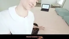 Redare Acțiune lesbiană fierbinte în care starul riley și chloe temple se îndreaptă unul pe celălalt