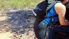 Odtwórz Ruchanie kuzyna mojej przyjaciółki w lesie na świeżym powietrzu
