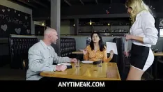 Afspelen Anytime4k - freeuse-serveerster is altijd seks voor haar favoriete klanten - kenzie anne, leda lotharia