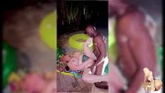 Putar Bintang porno pirang milf kendra kox bercinta di tepi kolam renang dengan bbc don sudan