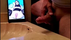 播放 Just-4-you-13- creamyfilling13- 多次射精与奶奶的臭用过的阴户！..阴户气味越老，越强烈，我的鸡巴肉就变得越饥渴！！..气味强烈的阴户让我的鸡巴发疯了！ !!
