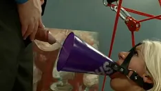 Oynat Bağlı sidik içme alt aşağılanmış