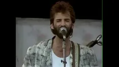 Play Kenny loggins - footloose - live 1985