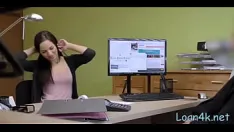 Putar Tindakan penuh kasih sayang untuk pelayan yang mengejutkan
