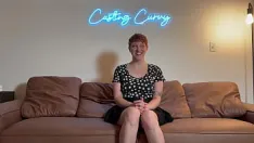 Jouer Casting curvy: une houe aux gros seins s'essaye au porno
