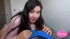 Reproduzir Lizren chupa o vizinho enquanto usa pijama