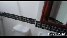 Afspelen Jolly hot juffrouw krijgt haar kleine poesje ruw door een grote staaf