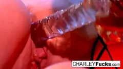 Oynat Charley Chase ve Heather Caroline yoğun lezbiyen eylemde