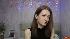 Jouer Brunette Amateur Babe's Hot Webcam Striptease
