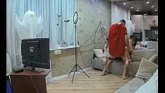 Играть Он берет ее кошечку с молочной рекой, потом оживляет ее.
