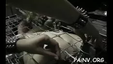 播放 J. slattern 钩住内部并被警告哭泣